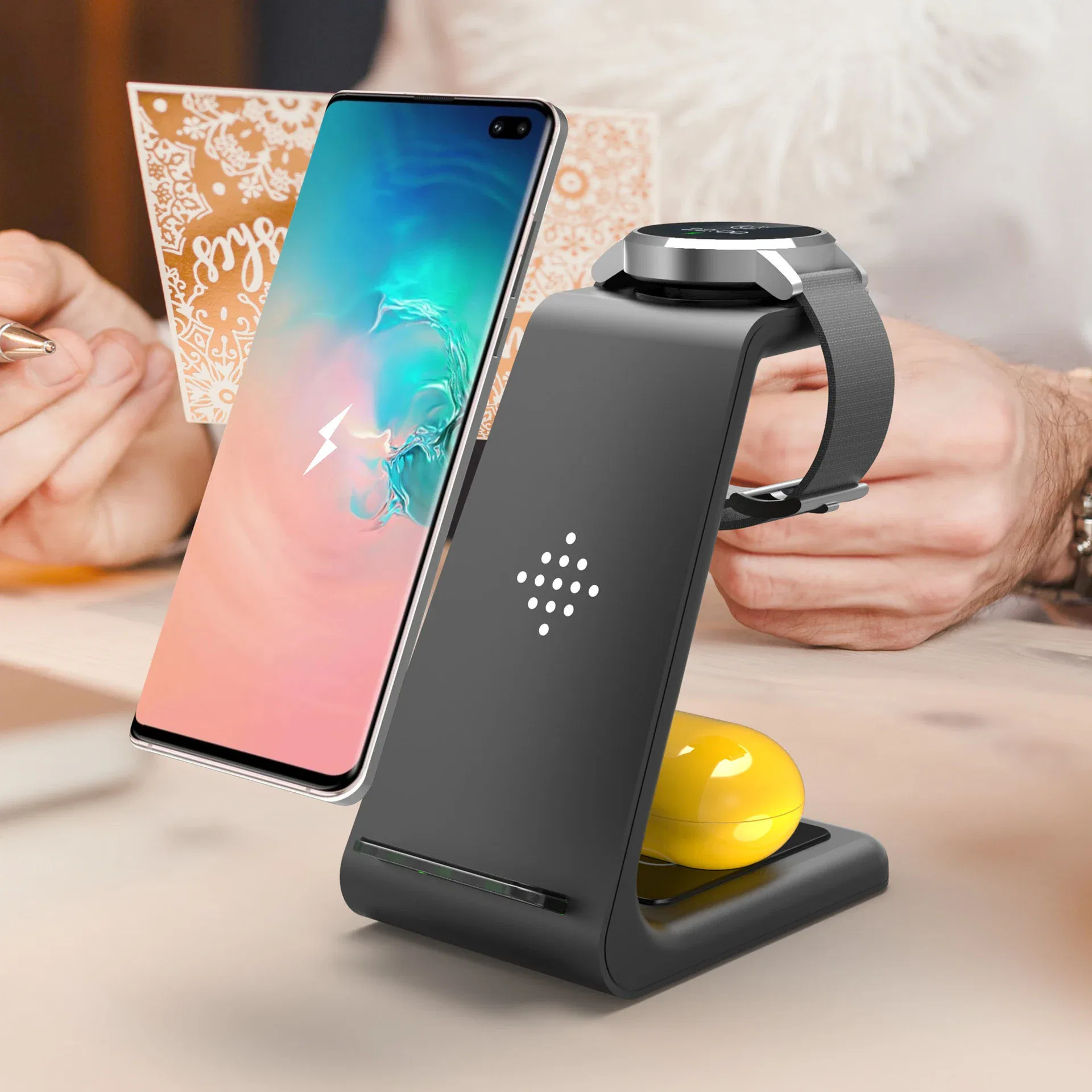 3 In 1 Fast Charging Station Wireless Charger Stand Wireless Quick Charge Dock For Phone Holder - Imagem 4